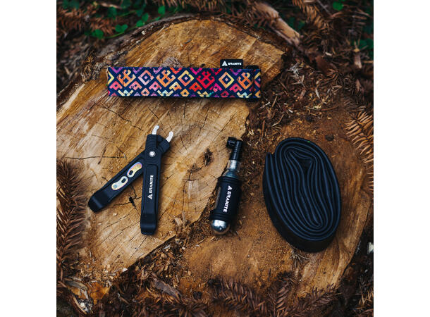 Granite Design Talon, svart solide dekkspaker med kjedelåstang 