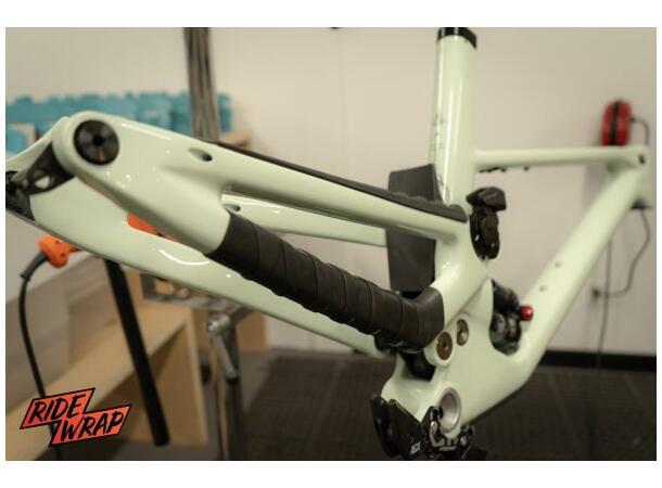 RideWrap Chainstay armor svart gummi