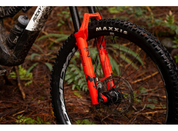 Marzocchi Bomber Z 29" 2025 gloss red 170mm 