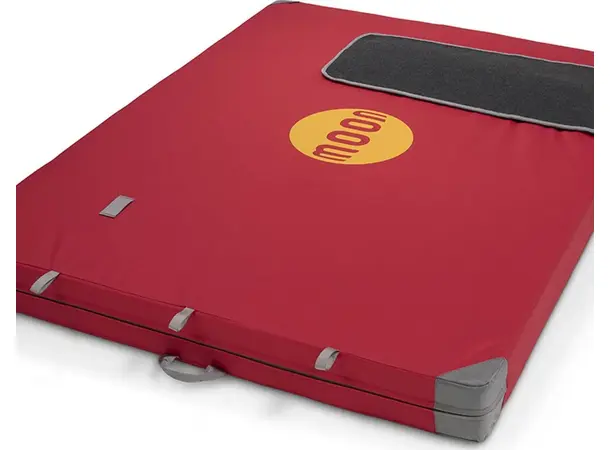 Moon Saturn Crash Pad true red 