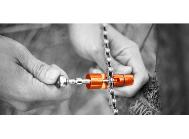 Granite Design Stash Chain Tool orange kjedekutter som lagres i styret 